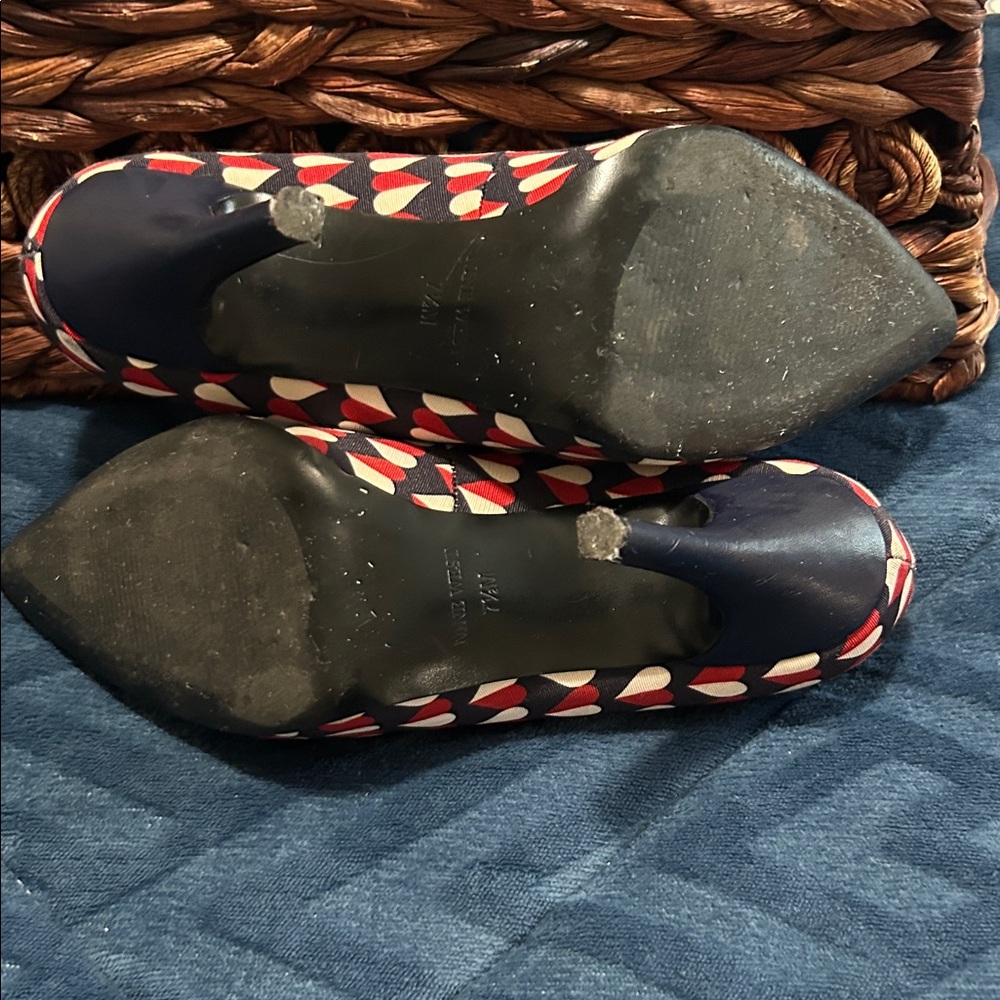 Nine West Red, White & Blue Heart Pattern Heels Size 7.5 - Picture 4 of 6